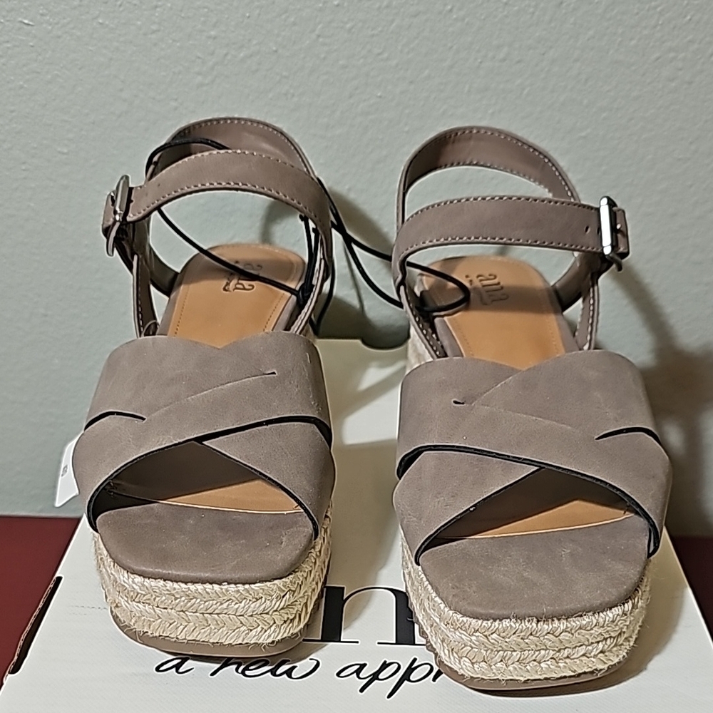 Women's Taupe Sandals